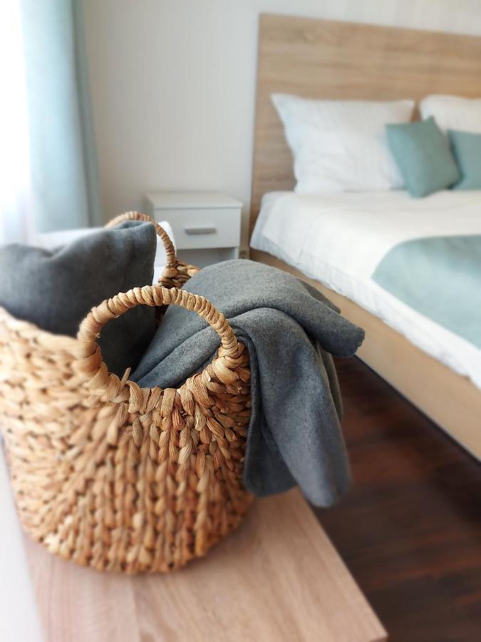 Bike & Spa Velence Apartman Bagian luar foto